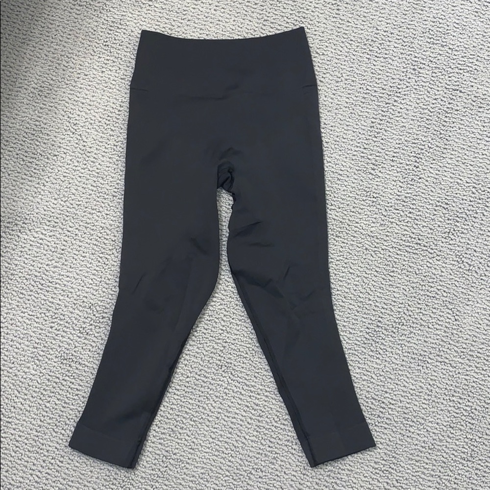 Dark Grey Lululemon Cropped Leggings size 6